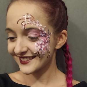 Facepainting a bodypainting